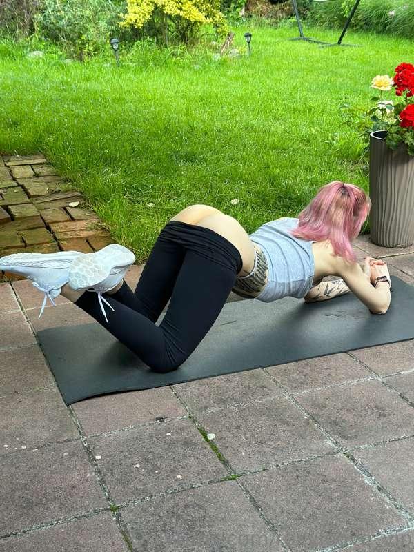 Does my ass drive you crazy? 🍑🥰