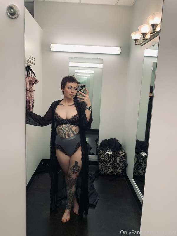 photo shoot tonight with my new set 💗