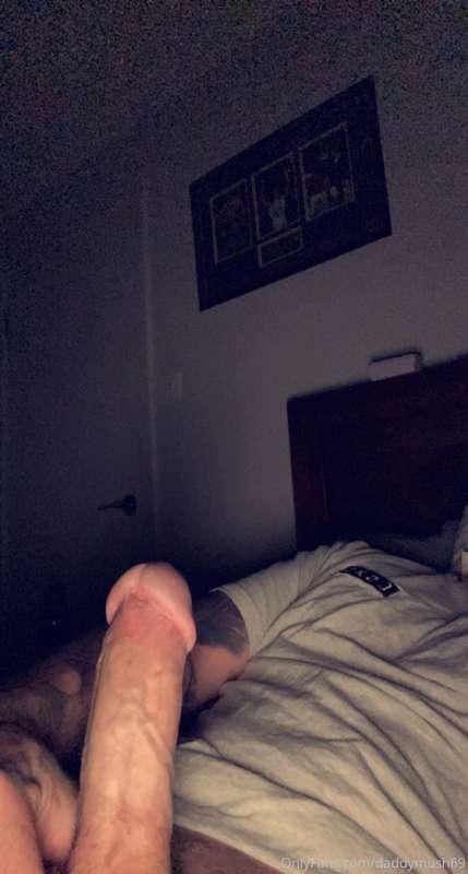 Who wants to take it in there mouth 👄 to my balls 😈