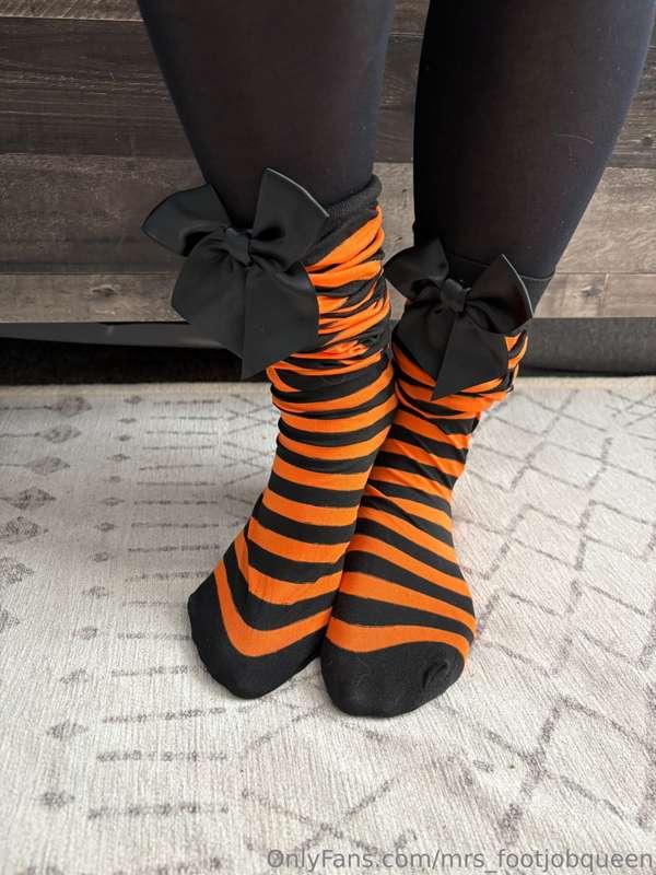 mrs_footjobqueen image #1