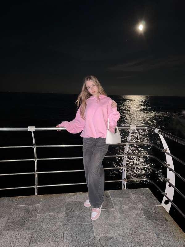 Cold weather time to sweatshirts 😍#ai