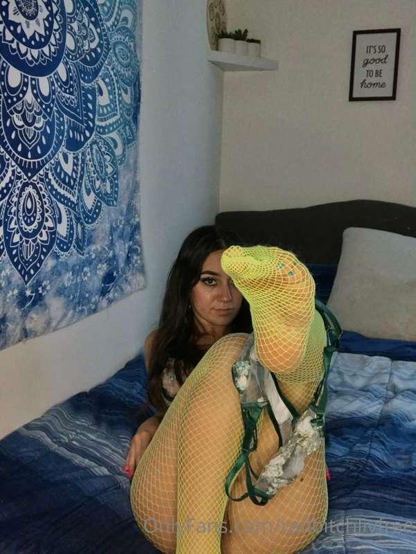 Where are my foot lovers at? 😜 Here’s a couple of fishnet fo..