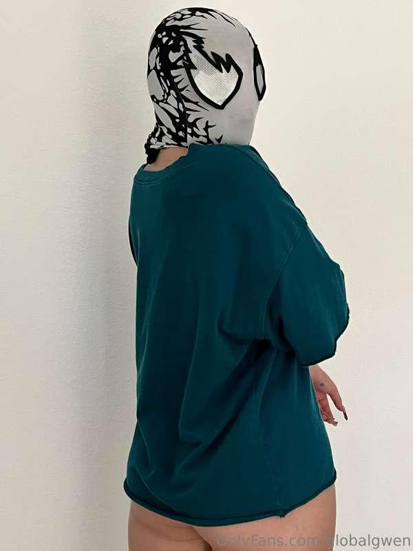 Is it getting hot in here or is it just Spider-Gwen's sizzli..