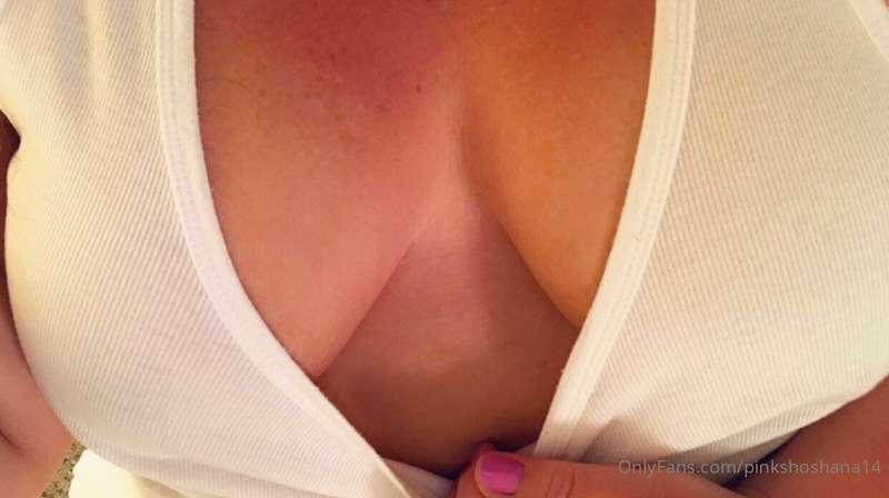 Look! No tan lines! 😜 ☀️🏝💛