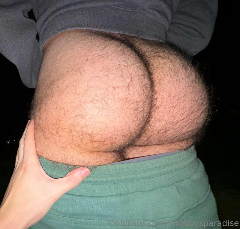 Dylan’s ass is so phat 🍑 like damn 🤤