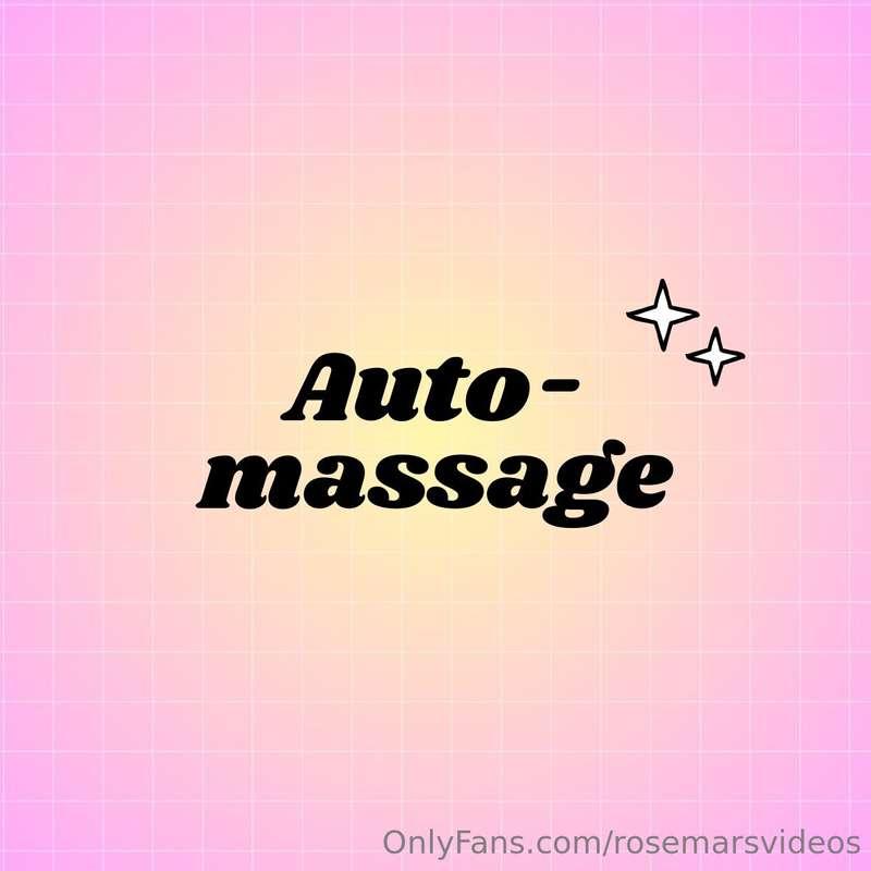 Auto-massage relaxant sous les lumières bleues et rouges de ..