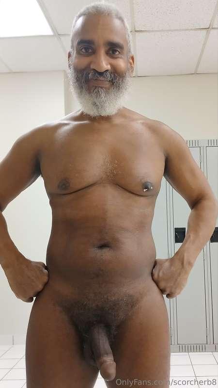 Tummy Tuesday!#beard #musculardaddy #gay #feet #gaycruising ..