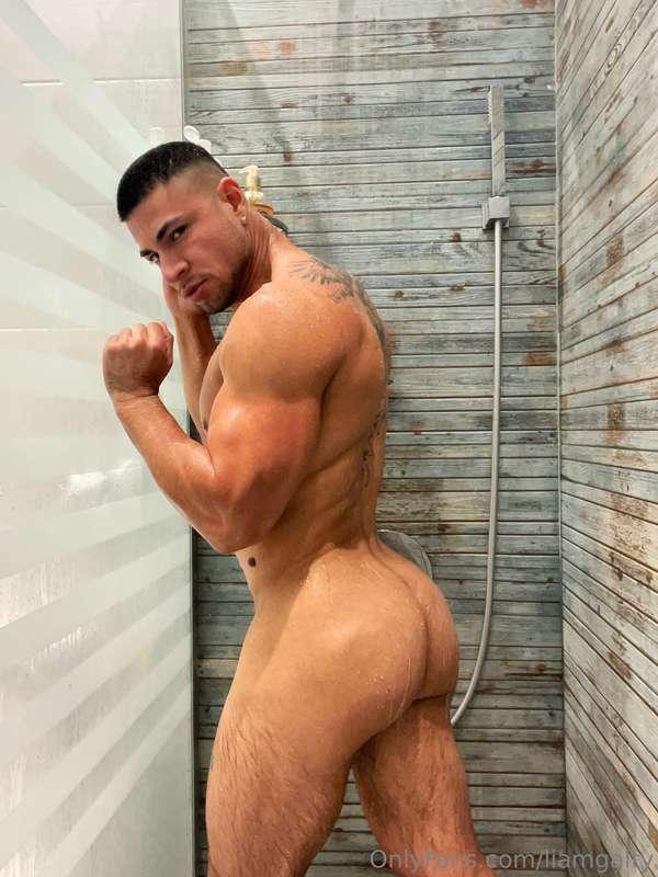 Wanna take a shower with the Bull♉️?