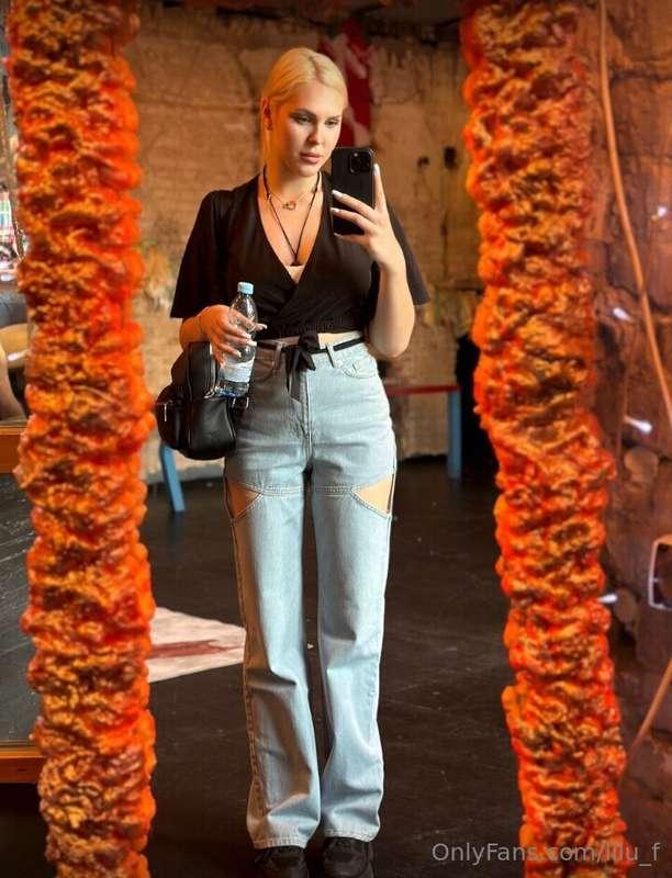 As the night unfolds, I revel in the opulence and splendor t..