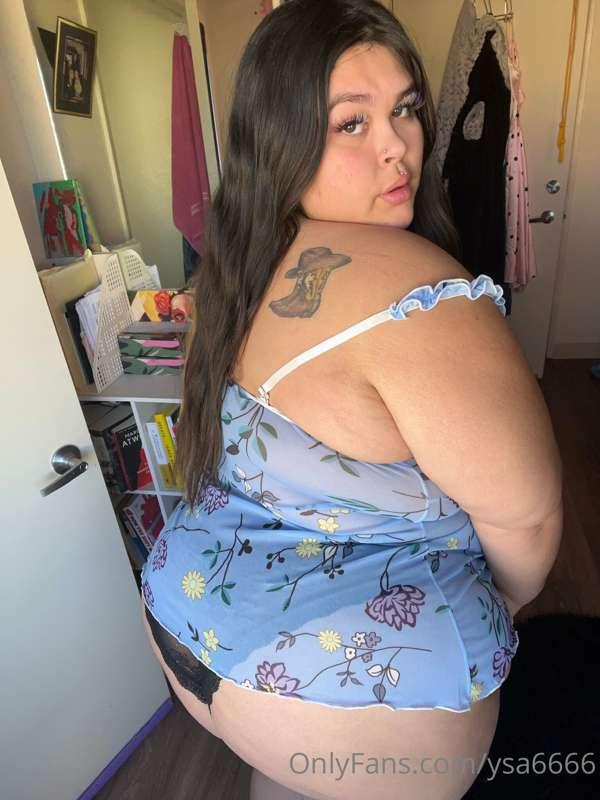 Pretty girls get their lashes done 💕 
Do you like them babe ..