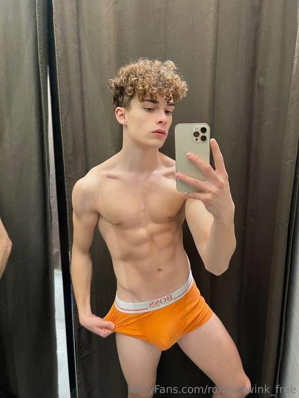 ⭐️Check out my exclusive page @romeo_twink ⭐️ Full naked and..