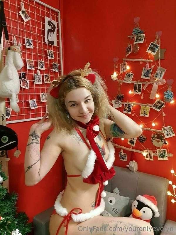 I want to be your gift under the Christmas tree, where do yo..