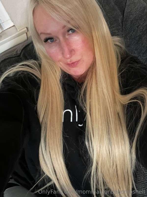 You need busty blonde like me😍