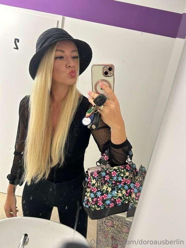 Good morning, I am on the way for a short trip 😘 kisses