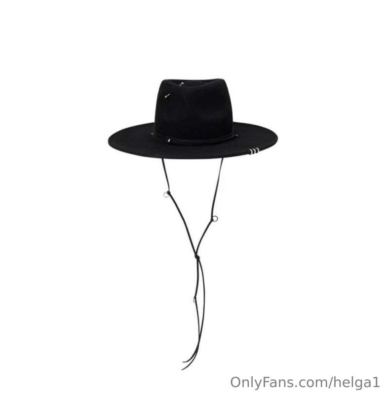 Is there someone here who could give me this hat?🥹