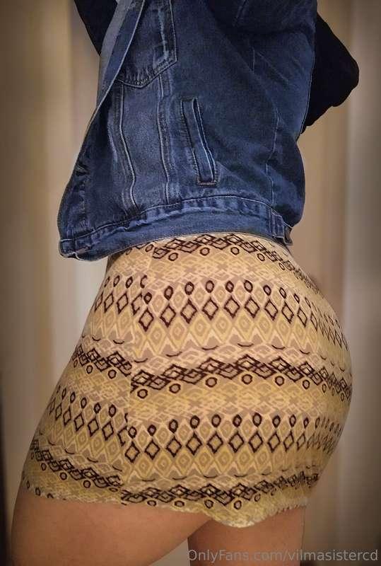 Tänään aamulla kirpparilla shoppailemassa :p Sovituskopista ..