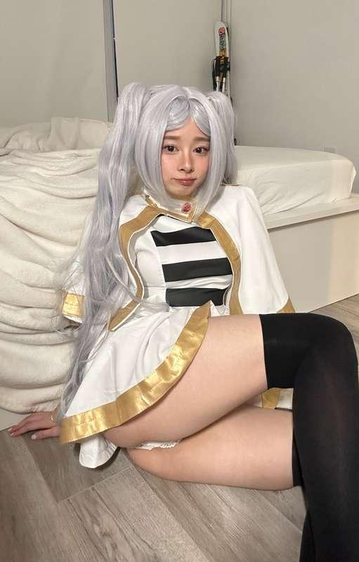 smoll body and thicc thighs saves lives 😋🤍