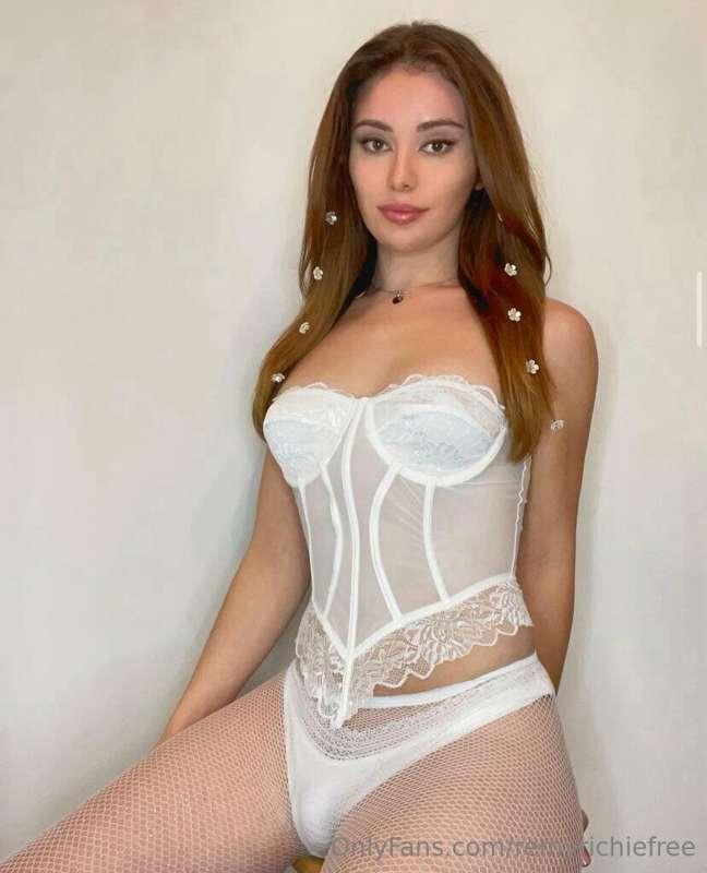 Innocence? Maybe. Temptation? Definitely. 😉🤍