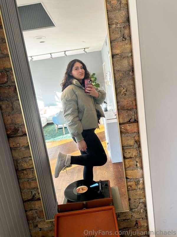 Hi I feel cute today, wanna take me out for coffee?? 🥰