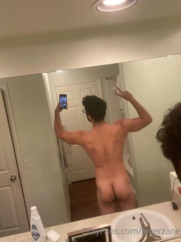 Ripped backs and bubble buts😝