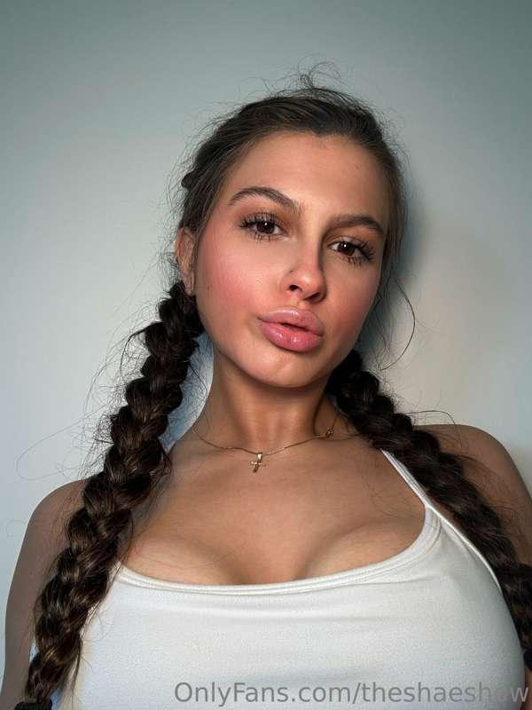 feels like summer 🔥 hehe come chat xo