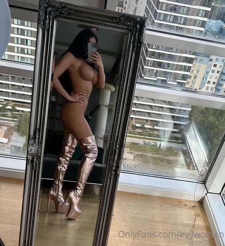 New boots from my follower 👑 sexy as fuck 💁🏻‍♀️