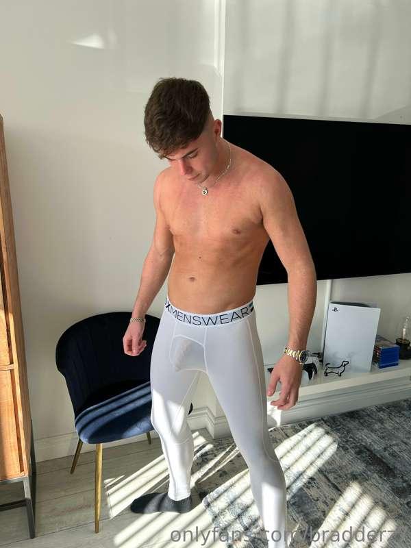 Trying on my new pants for the gym.. I think I really like t..