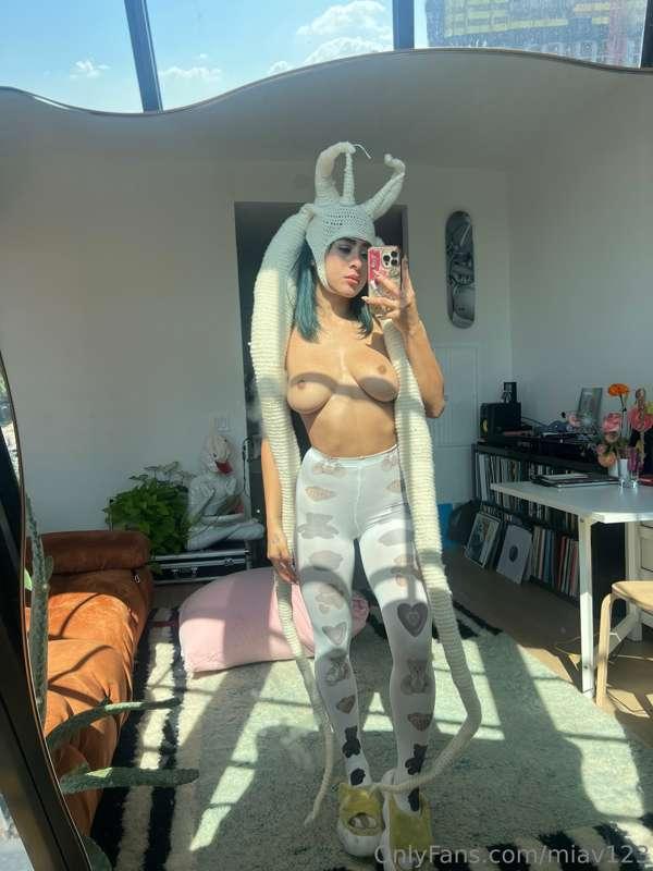 I was in a crappy mood so I decided to put on my alien costu..