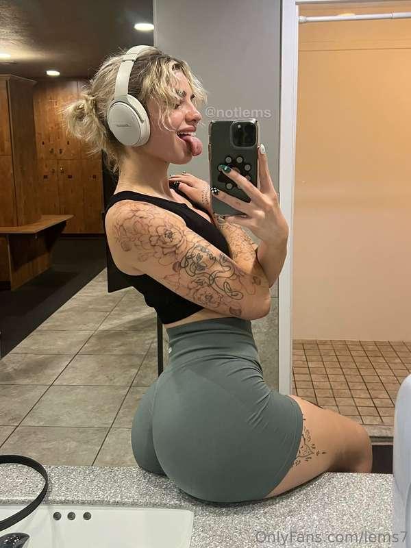 tell me ur favorite song
