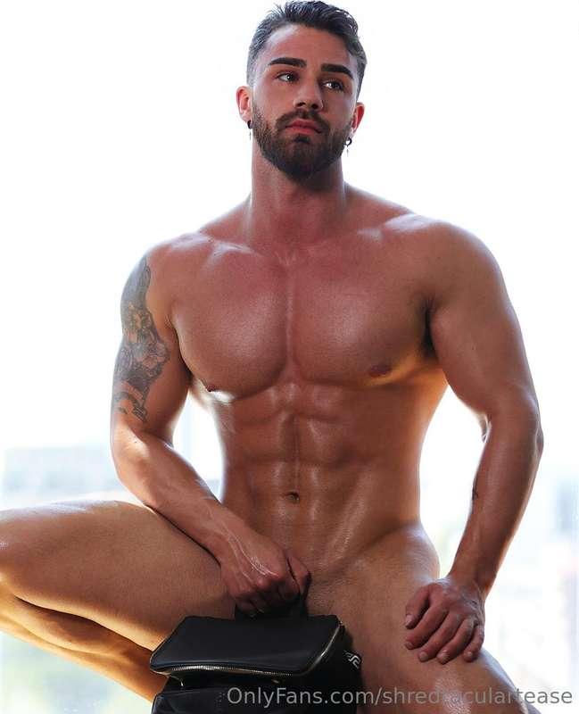 Oiled up and ready! ⬇️ https://onlyfans.com/shredtacular