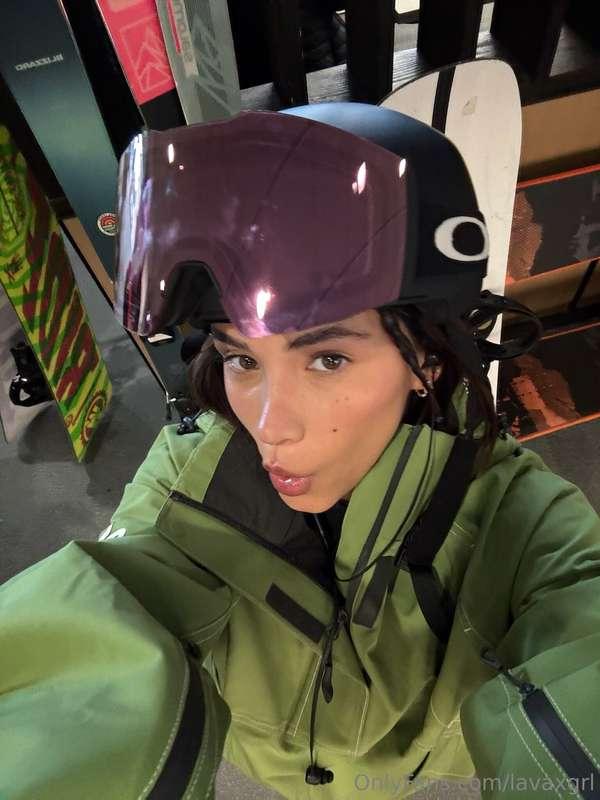Who loves snowboarding like I do? 