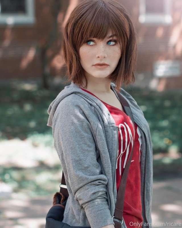 It’s Max’s bday and life is strange is one of my fav games 😇..