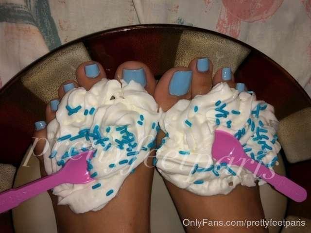 blue toes and whipped cream ❥ ;)