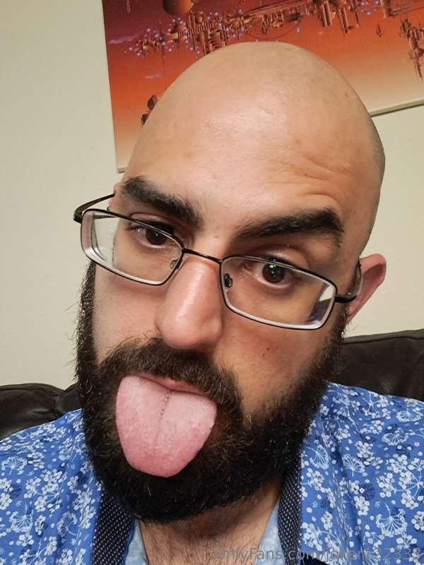Wanna find out what my wide tongue do? 👅💦