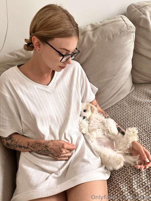 My daily dose of chaos and cuddles🐶💖