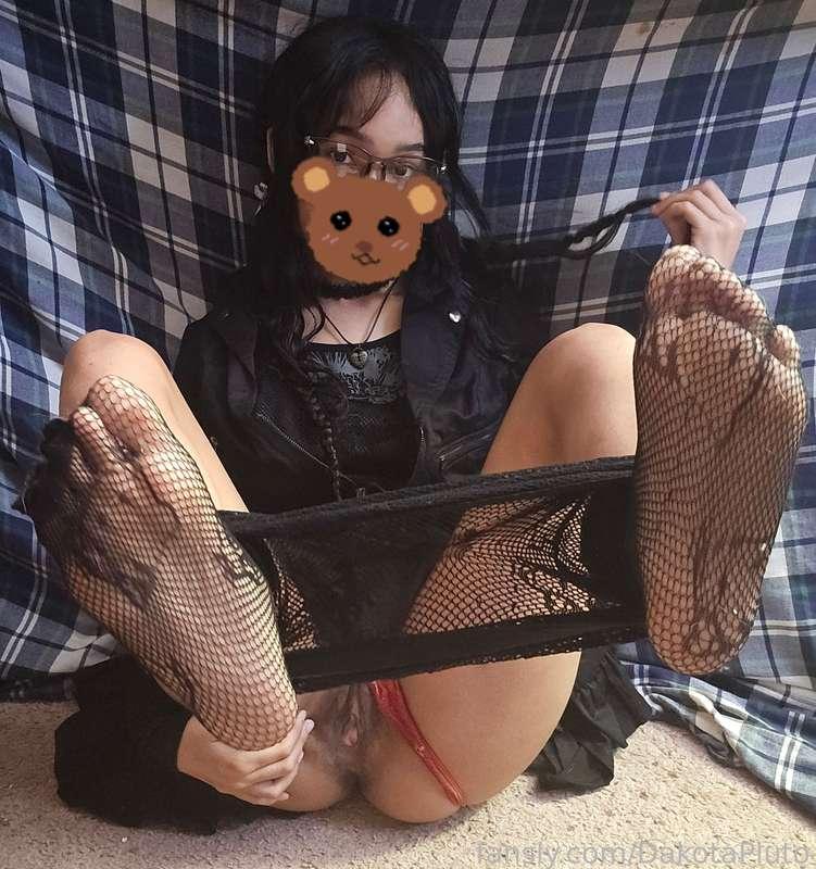 Its so pink 🥺

#teen #petite #barelylegal #18 #young #skinny #cute #tiny #18yo #pussy