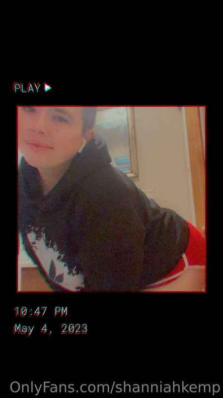 Who wants to see me get bent over?👅