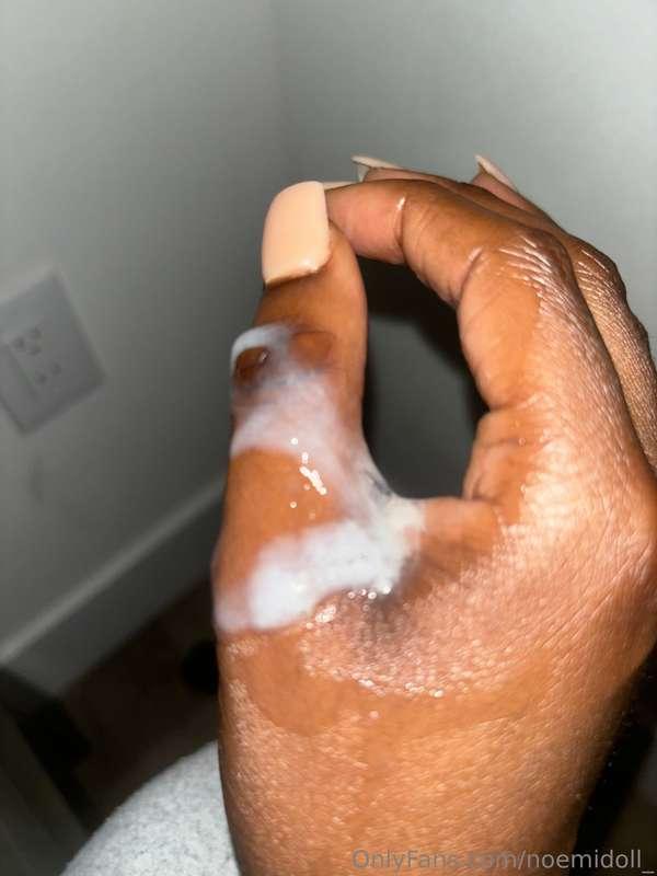 Jacked my lil bro off and he nutted in my hands I wish yall ..
