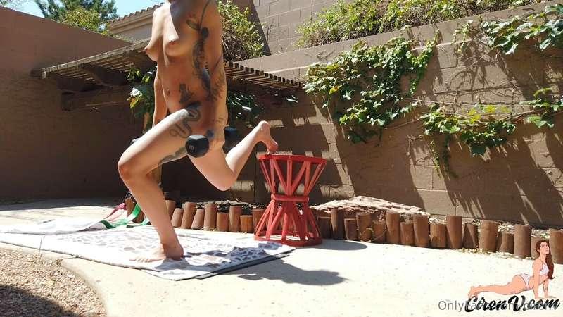 Working out 🏋️ naked with the ☀️ shining on my skin is my ha..