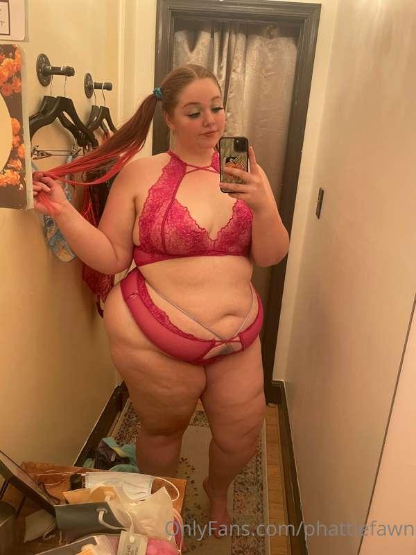 Come into the lingerie dressing room with me 🤫