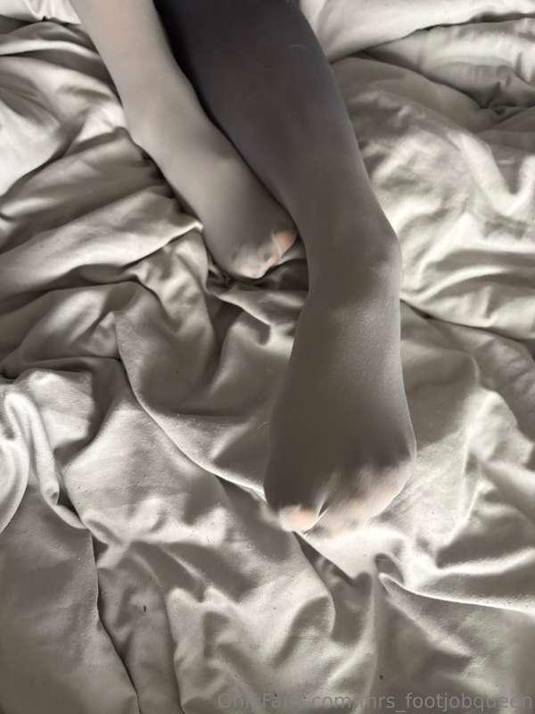 mrs_footjobqueen image #12