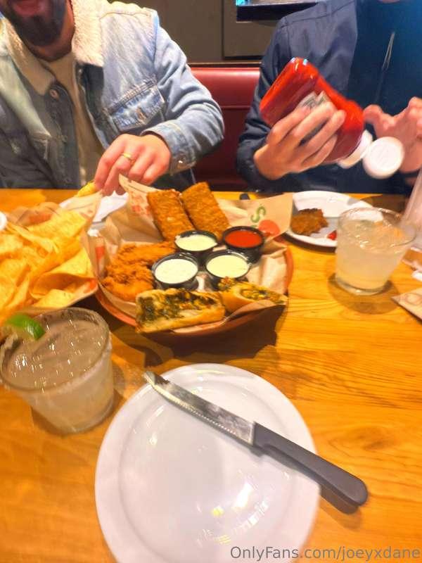 one way to my heart… let’s have sex and then go to Chili’s 🌶..