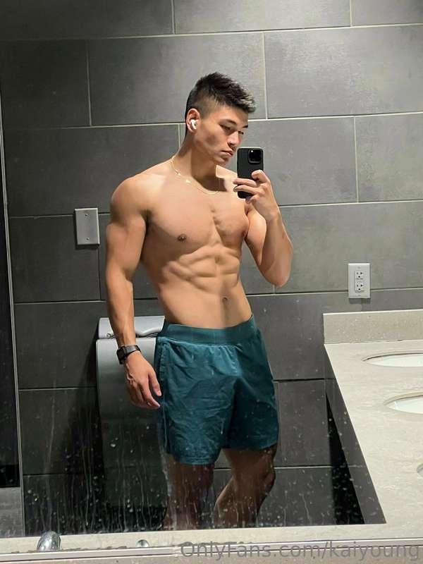 dirty mirror 🏋️‍♂️