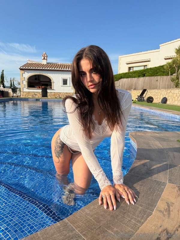 Wet t-shirt anyone? 😈 