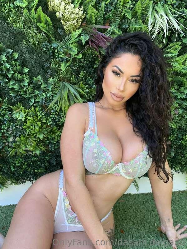 SHOUT OUT TO MY LATINA MAMI🥵 SHE'S FOR FREE!! 
https://onlyf..