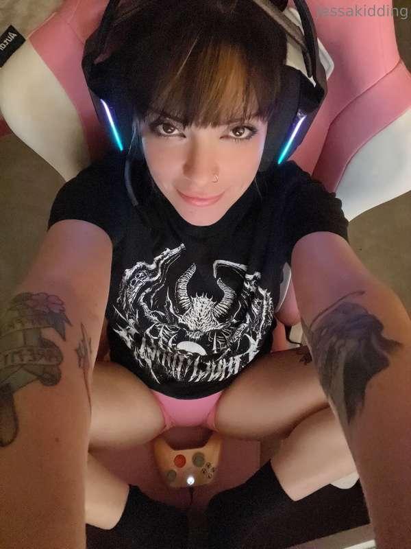 Sending out dick rates by 11PM PST! 🩷logging in to FINALLY a..