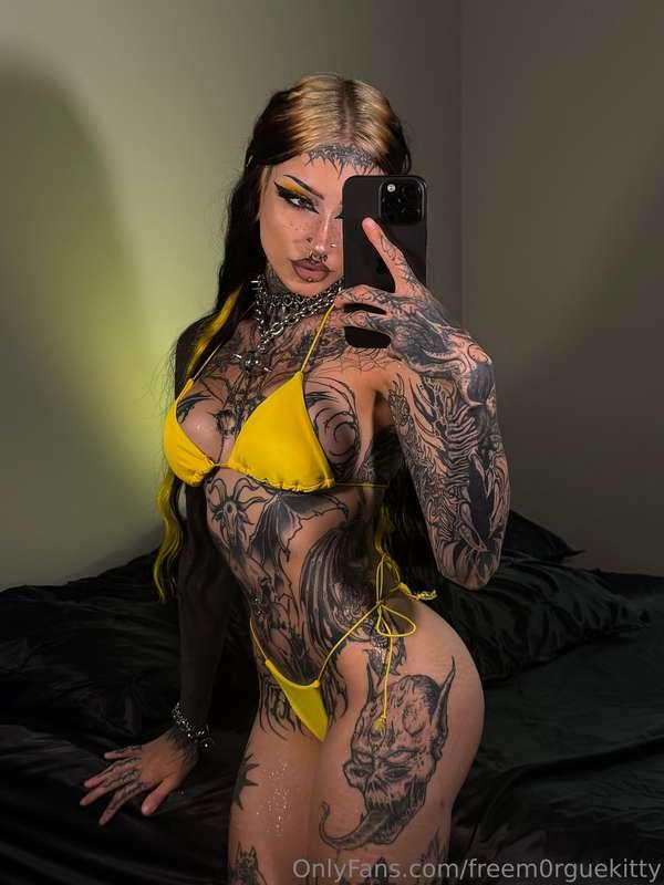 how do i look in all yellow 💛