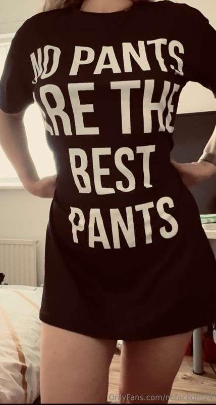 Good morning 😘 do we agree? No pants are the best pants? 😈 x