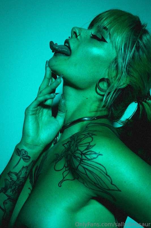Green Green Green 💚 SWIPE 💚