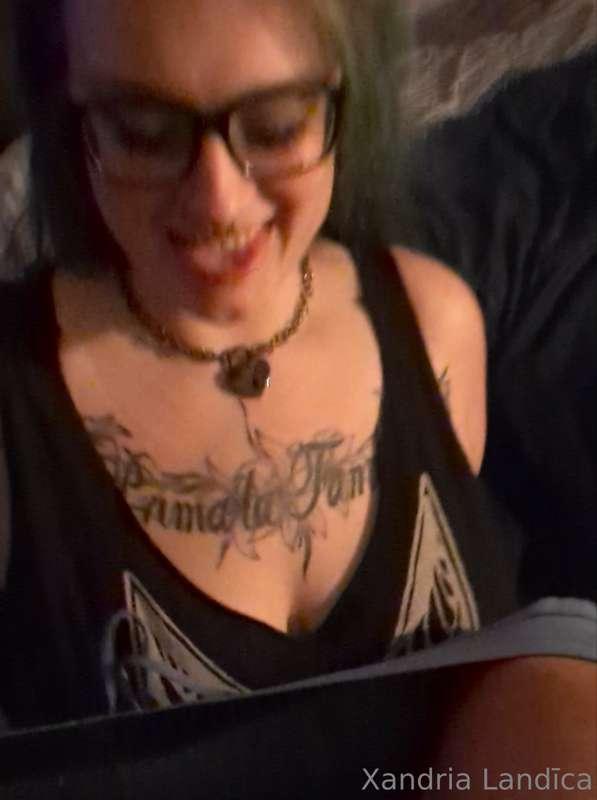 Get you a girl who looks at your cock like this 😘